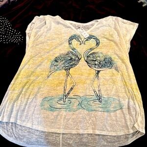 Light tee shirt with flamingos
